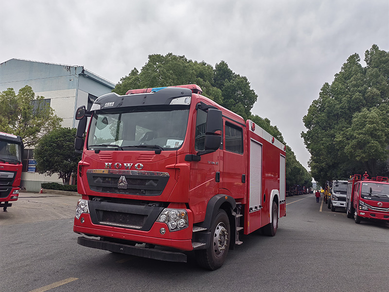 重汽8噸泡沫消防車